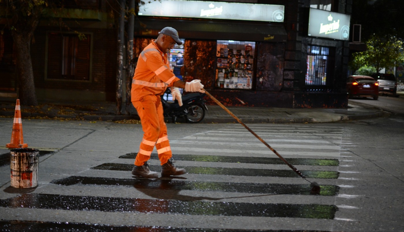En el centro, la Municipalidad realiza tareas de demarcación y señalización horizontal | Noticias