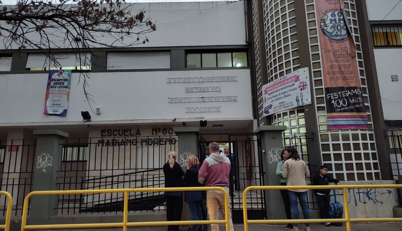 Dos escuelas en pleno centro rosarino sin clases por mensajes con amenazas | Noticias