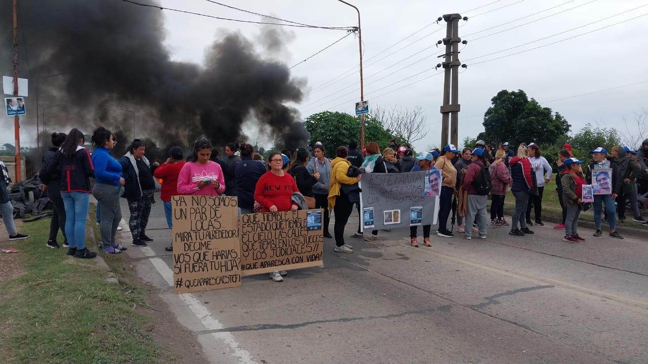 Familiares de Mónica Aquino realizan una manifestación en el acceso al Puente Carretero | Noticias