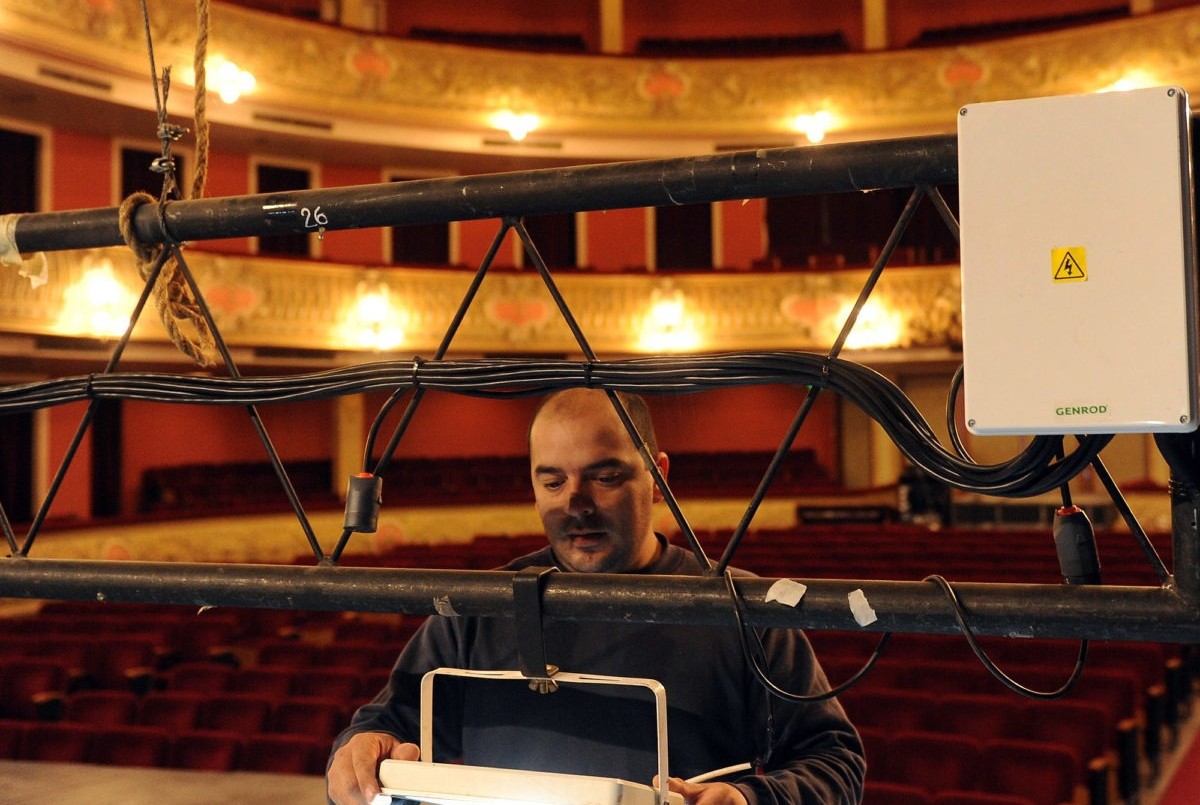 La Municipalidad renovó el sistema eléctrico del Teatro Municipal 1 de Mayo | Información General