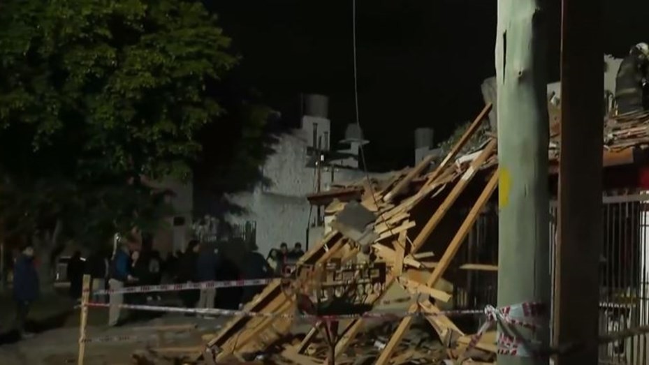 Almirante Brown: explotó una casa por un escape de gas y una persona está en grave estado | Nacionales