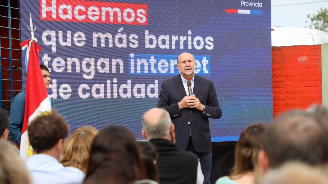 Perotti presentó en Santa Fe el servicio de wifi libre para establecimientos educativos | Información General
