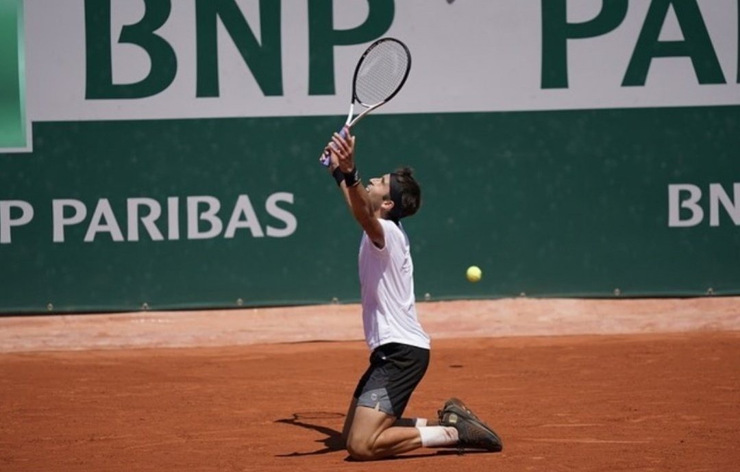 Roland Garros: Tomás Etcheverry eliminó al 16 del mundo y se clasificó a octavos de final | Deportes