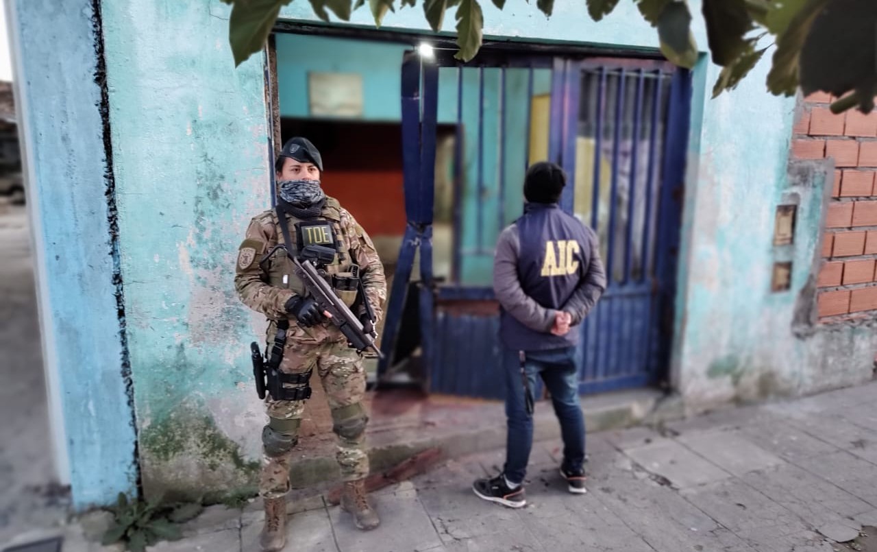 Extorsionaron a un empresario pidiéndole 100 mil u$s para no balearle la casa en Rosario | Noticias