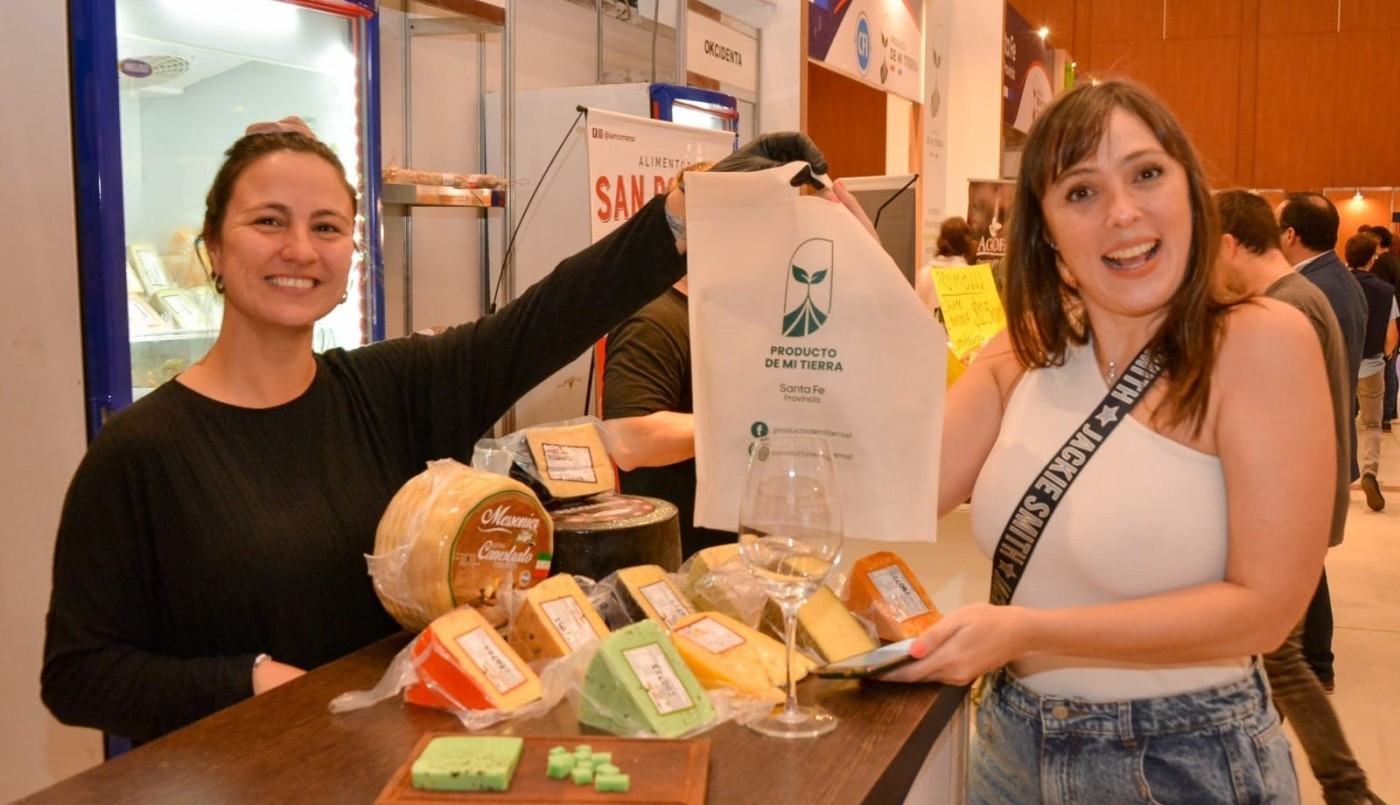 Lanzan créditos para licenciatarios de la marca “Producto de mi Tierra Santa Fe” | Información General