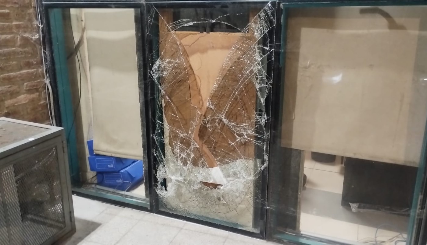 Detuvieron a dos hombres que ingresaron a robar a la Facultad de Ciencias Económicas | Policiales