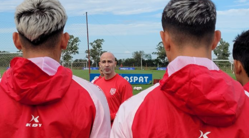 Si bien no lo confirmó, Méndez repetiría equipo para recibir a Independiente | Deportes