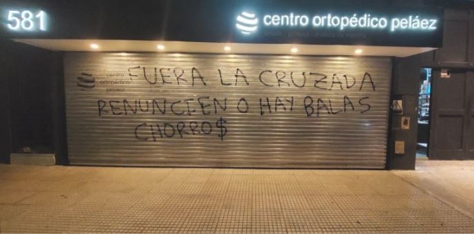Amenazaron al vicepresidente de Vélez con pintadas en su centro ortopédico | Deportes