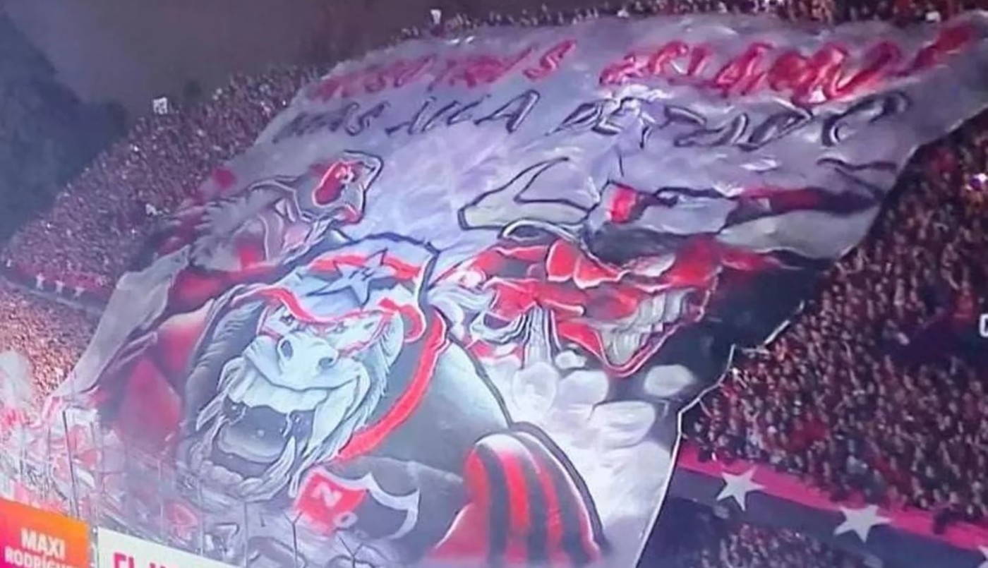 Brilloni dijo que la bandera de Los Monos en el Coloso fue “un mensaje intimidatorio que será investigado” | Noticias