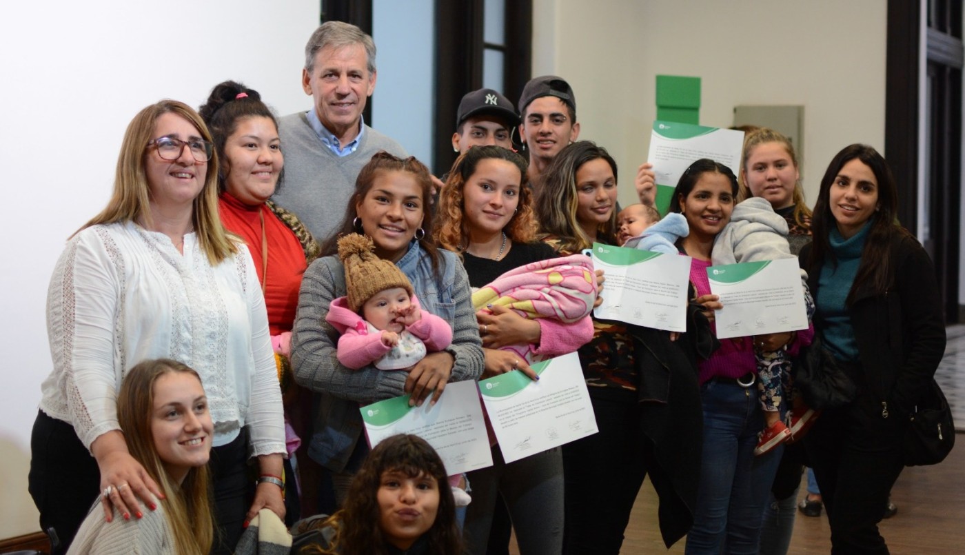 Formación laboral: Jatón entregó certificados a egresados y dio la bienvenida a ingresantes | Información General