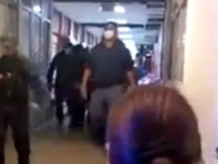 Al grito de "asesino", llevaron a Emerenciano Sena a un hospital para un control médico | Nacionales