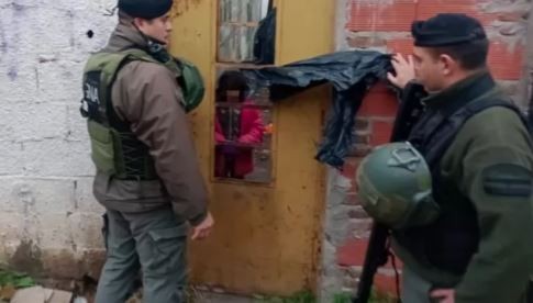 Rescatan en Rosario a una niña de cuatro años que estaba en una vivienda sola y vulnerable | Noticias
