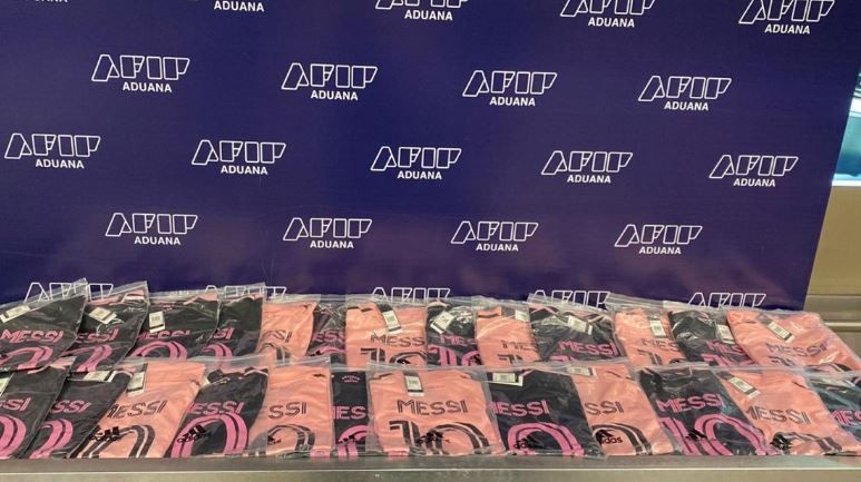 La Aduana advierte sobre "aluvión" de intentos de contrabando de camisetas de Messi del Inter de Miami | Nacionales