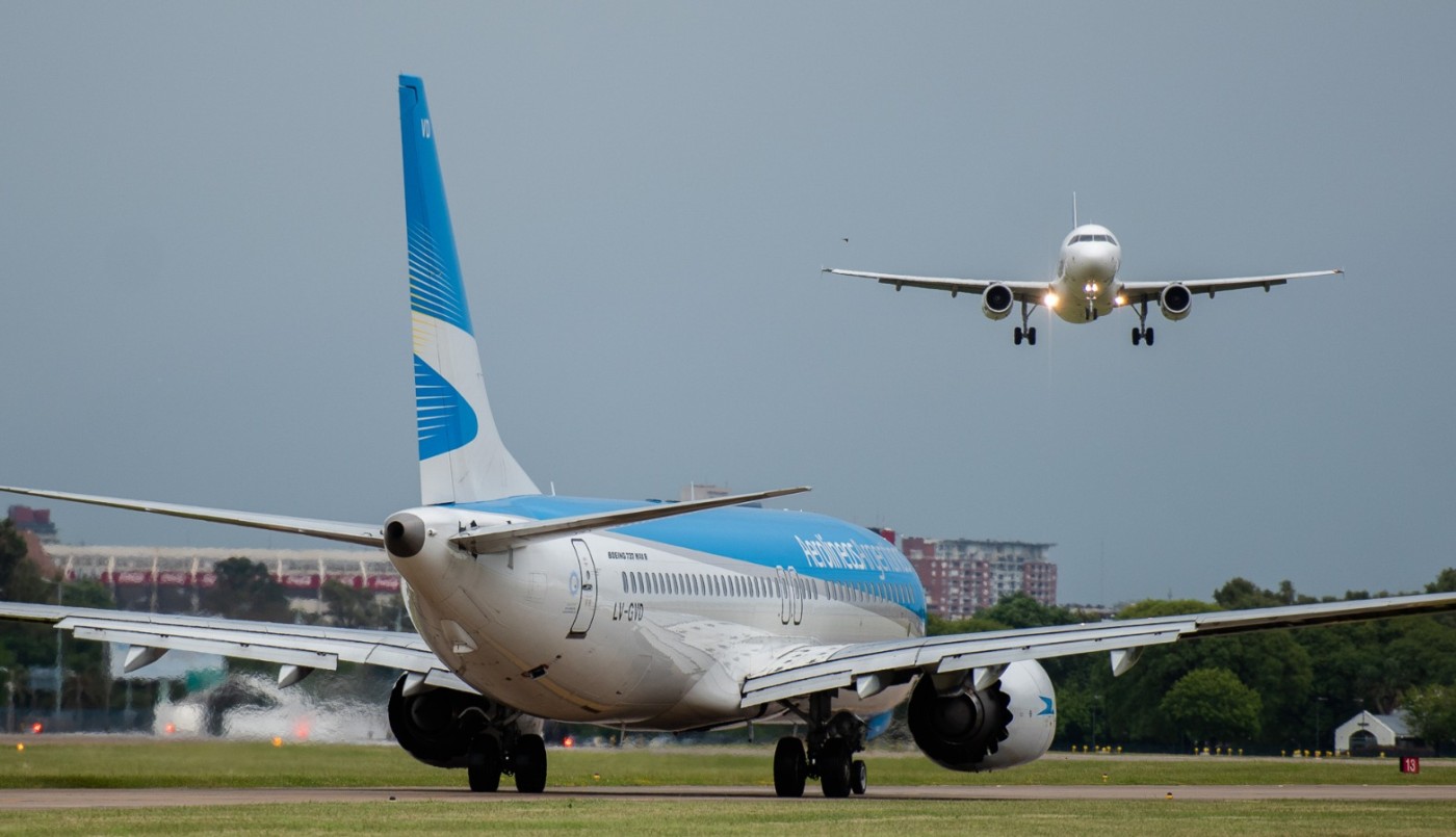Aerolíneas que operan en la Argentina se suman al programa de aumento de tarifas con tope del 4% mensual | Información General