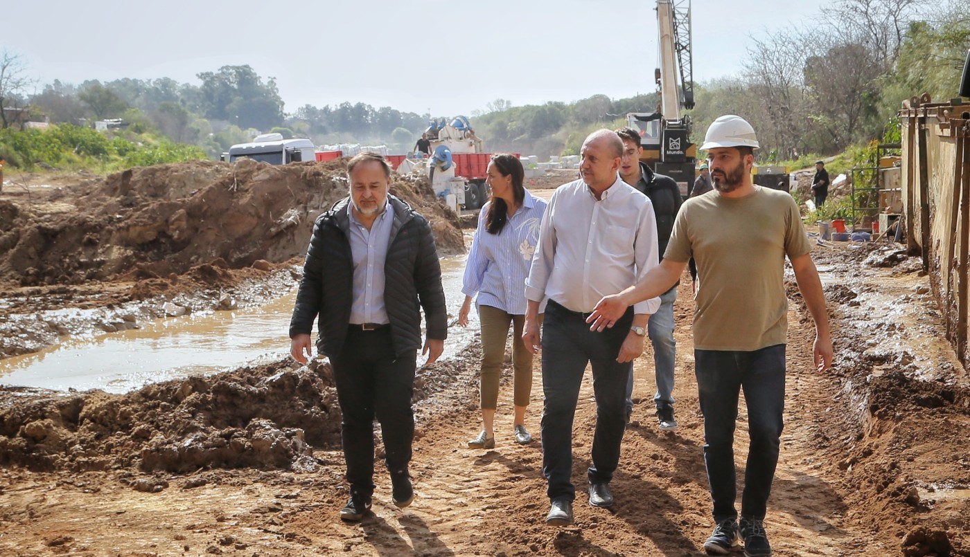 Omar Perotti recorrió los trabajos de estabilización de la cascada del Arroyo Saladillo | Noticias