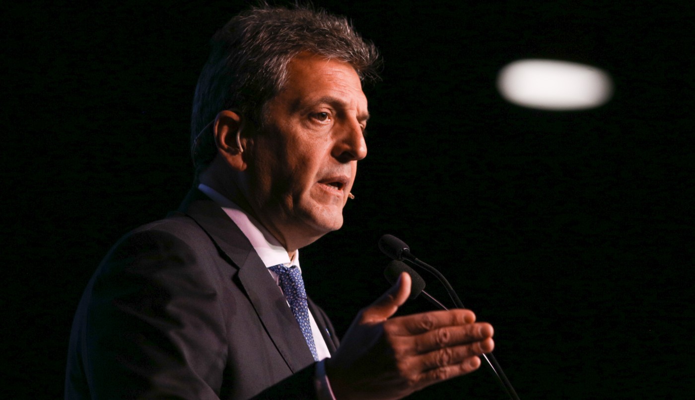 El dólar blue llegó a $570 y Massa adjudicó la suba a maniobras "especulativas" | Información General