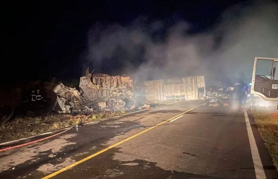 Choque frontal entre dos camiones en la ruta: murieron los conductores, uno de ellos adolescente | Nacionales