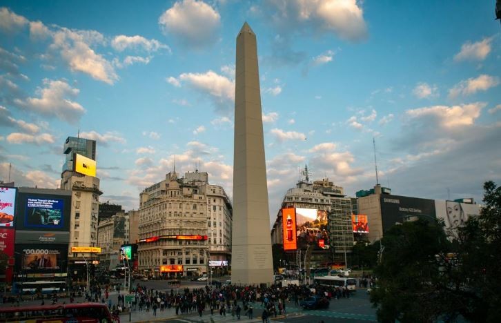 El streamer Spreen realizó una transmisión de 24 horas desde el Obelisco con fines benéficos | Redes