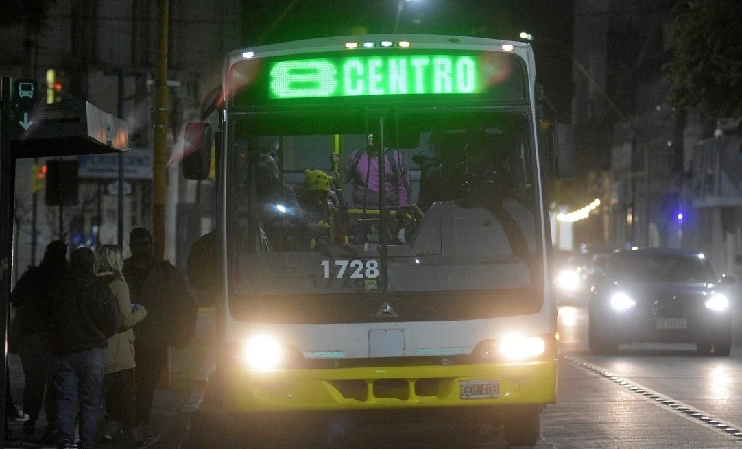 Colectivos: desde este viernes se retoma el servicio nocturno | Noticias