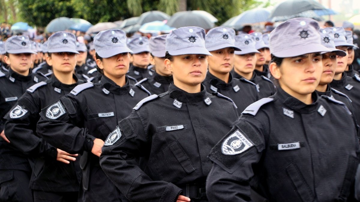 La provincia invirtió casi 150 millones de pesos en uniformes para los cadetes de la Policía | Información General