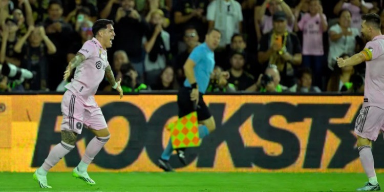 Un campeón con Colón fue a ver a Facu Farías | Deportes