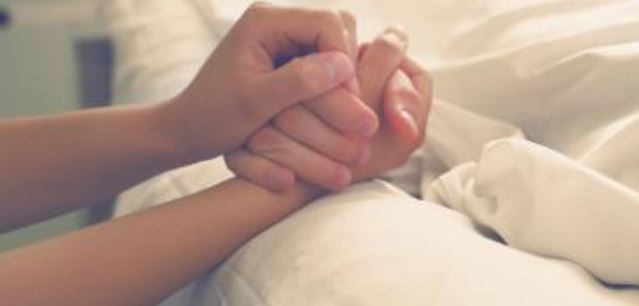 Vecinos denunciaron olores nauseabundos: descubrieron a una mujer conviviendo con el cadáver de su madre | Nacionales