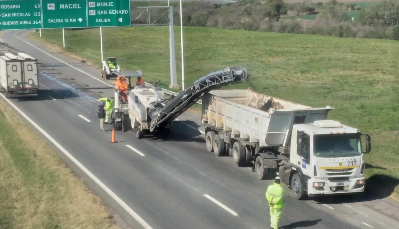 Avanza la reparación de la calzada de la Autopista Rosario-Santa Fe | Información General