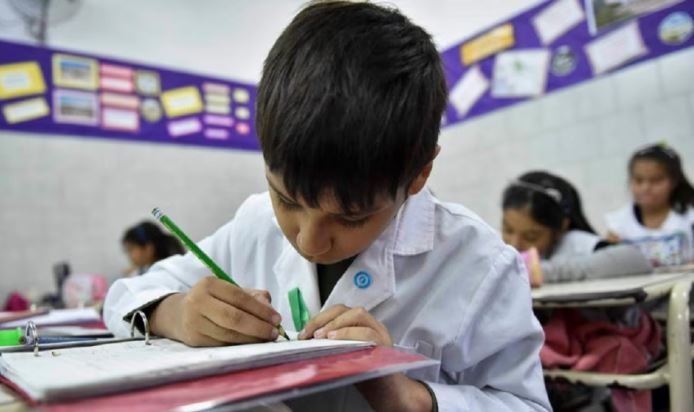 Día de la Alfabetización: el 97,6% de la población en edad escolar asiste a la escuela en Argentina | Información General