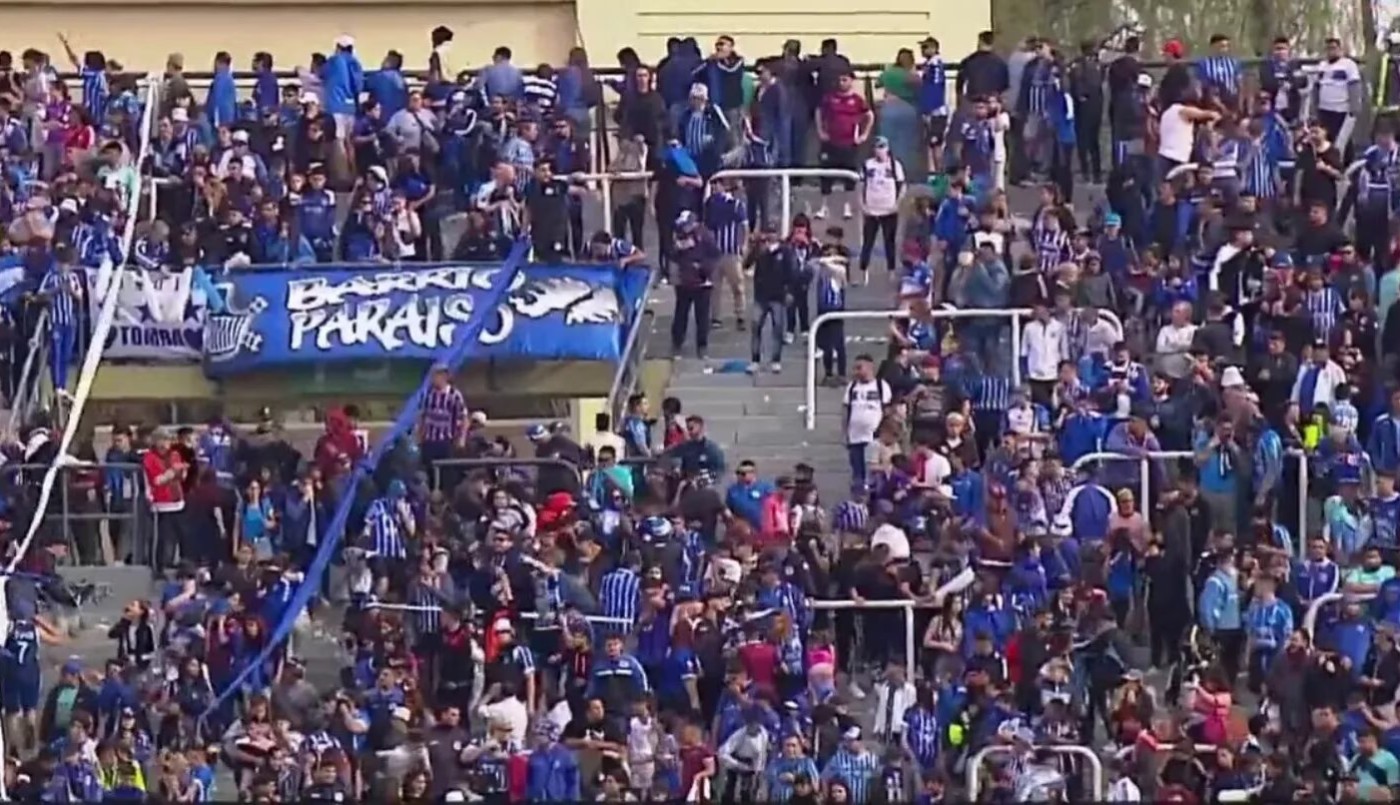 Godoy Cruz-Belgrano fue interrumpido por incidentes entre un grupo de hinchas y la Policía | Deportes