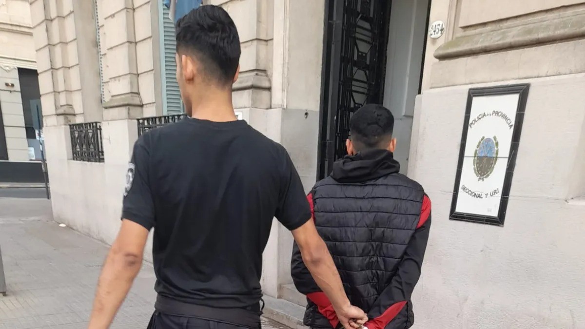 Apuñalaron a un joven que esperaba el colectivo en Avenida Freyre | Noticias