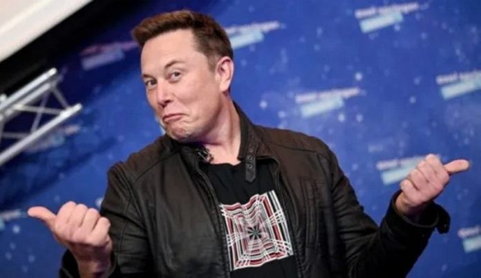 Musk dice que la red social X podría aplicar una pequeña cuota mensual | Redes