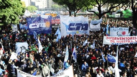 La CGT, ambas CTA y movimientos sociales marchan en apoyo a Massa y celebran Ganancias | Nacionales