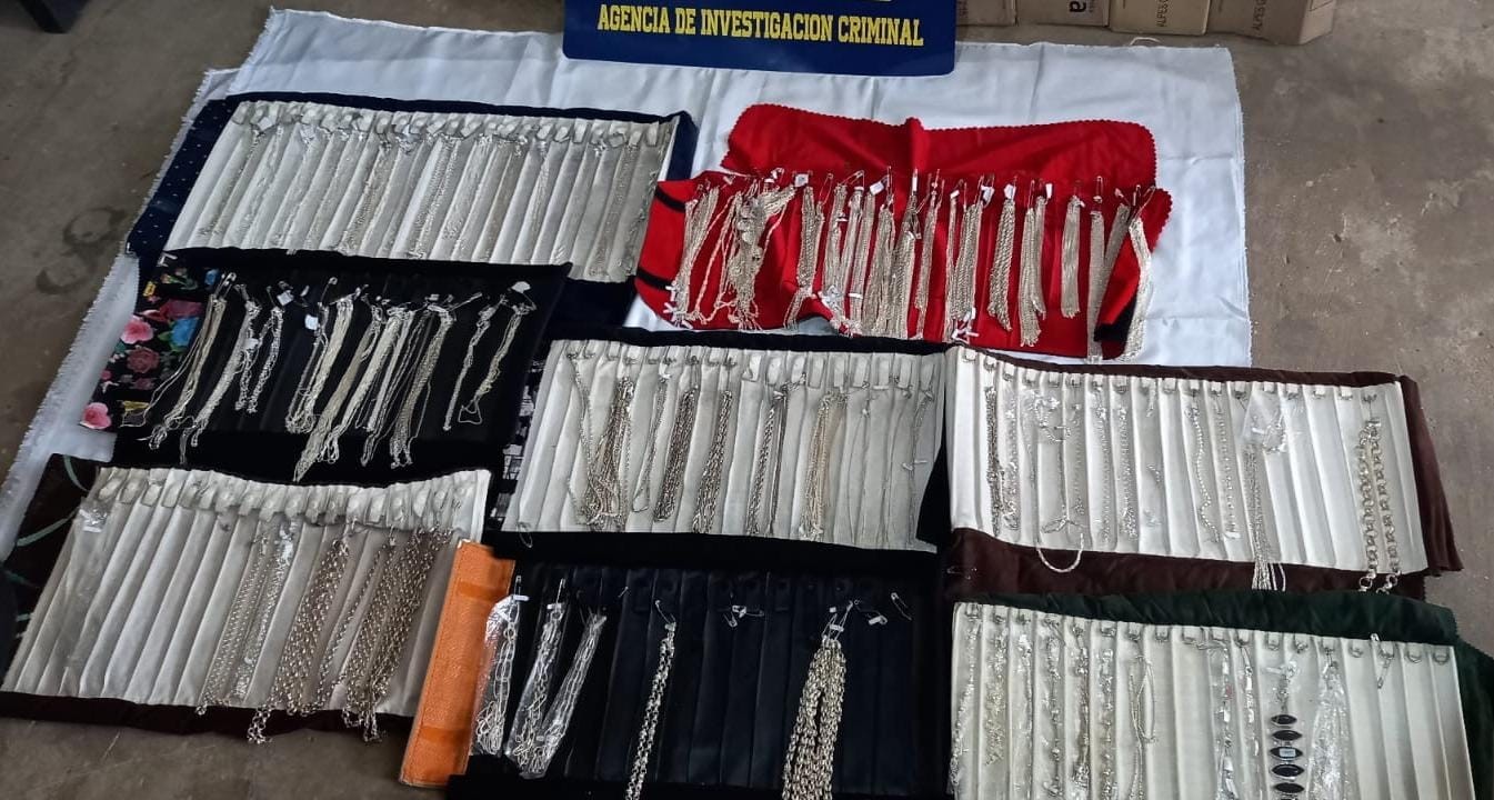 Trasladaron a tres hombres y tres mujeres por el robo de joyas y relojes | Noticias
