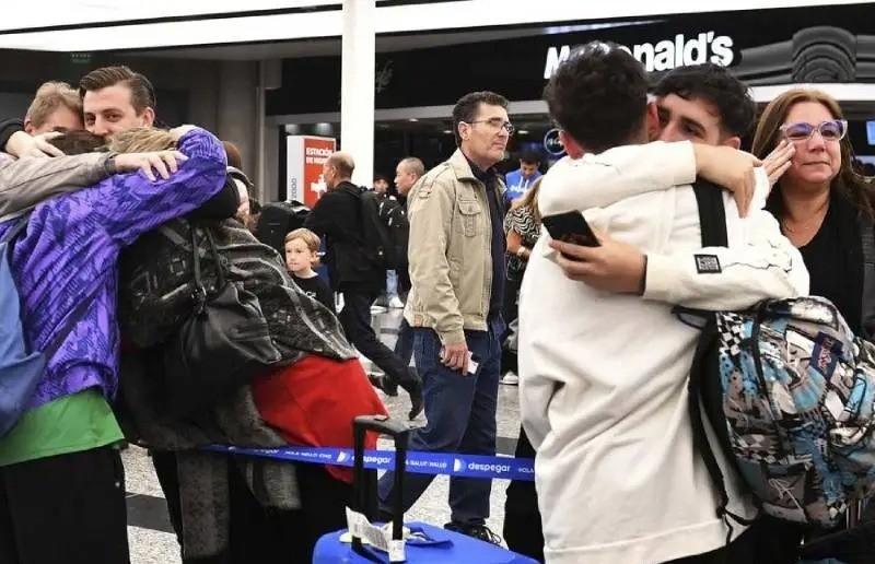 “Bienvenidos a casa”: llegaron a Santa Fe los alumnos de Bialik varados en Israel | Información General