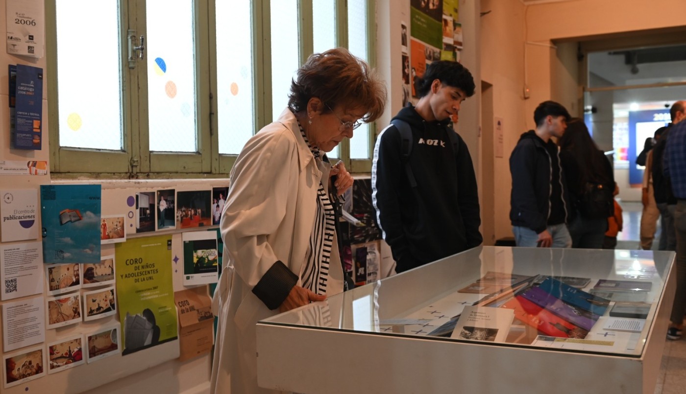 Se inauguró la exposición "+40… y las luces se encendieron" | Información General