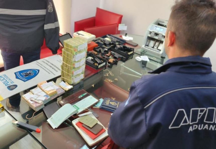 Armas, autos de alta gama y dólares en los allanamientos en propiedades del "Croata" (1) | Nacionales
