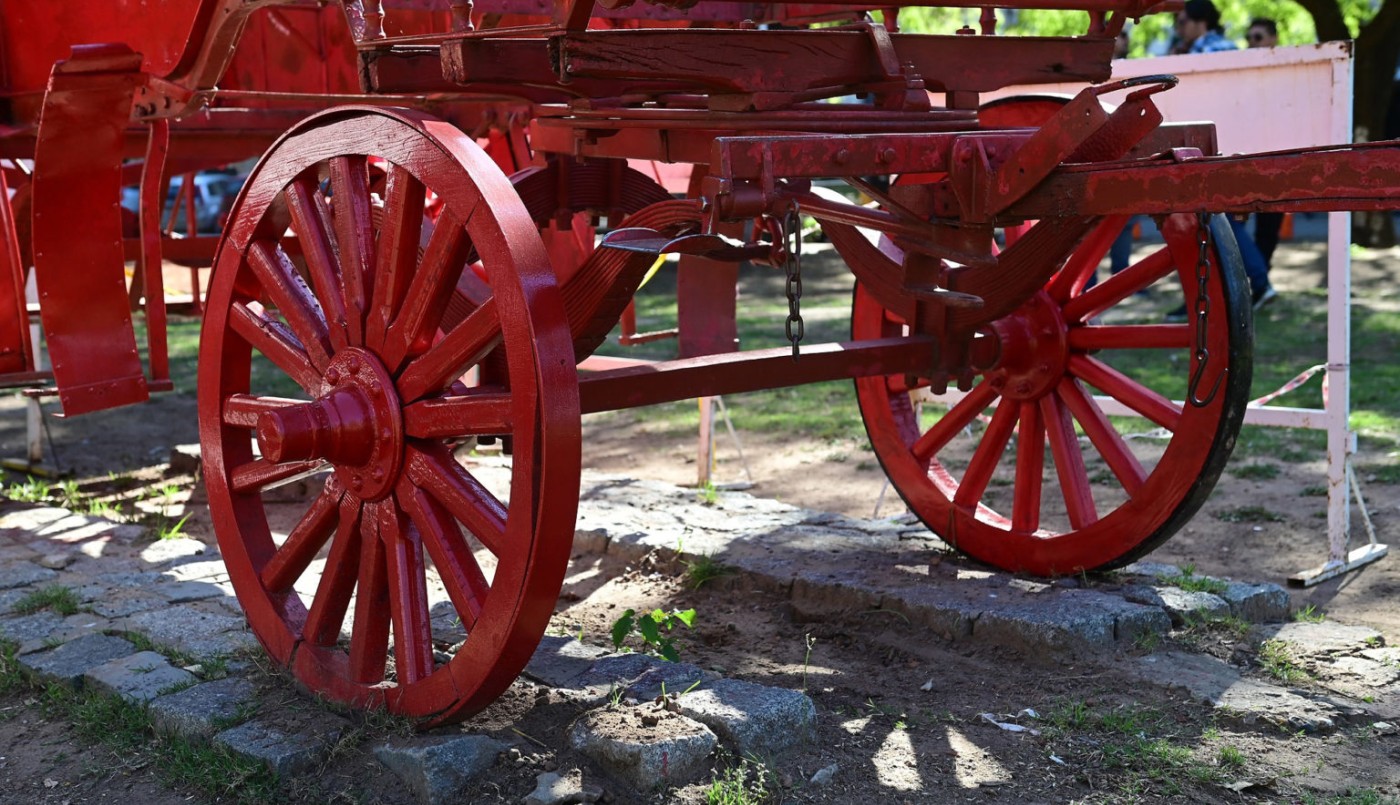 La Municipalidad restituye el carro de bomberos a la Plaza San Martín | Noticias