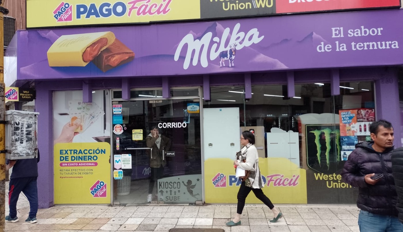 Robo al Pago Fácil: fueron cuatro delincuentes y uno tenía un arma en cada mano | Noticias
