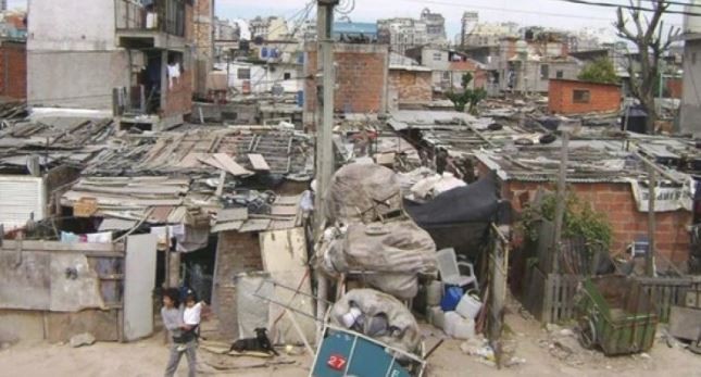 La pobreza subió al 42,9% en octubre como consecuencia de la alta inflación, según la Universidad Di Tella | Nacionales