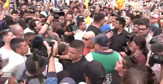 Militantes de La Libertad Avanza y Unión por la Patria se cruzaron en un acto de Milei en Ezeiza | Nacionales