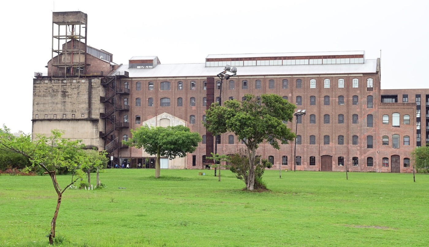 La Municipalidad firmó convenios para extender el uso de terrenos en la zona portuaria | Información General