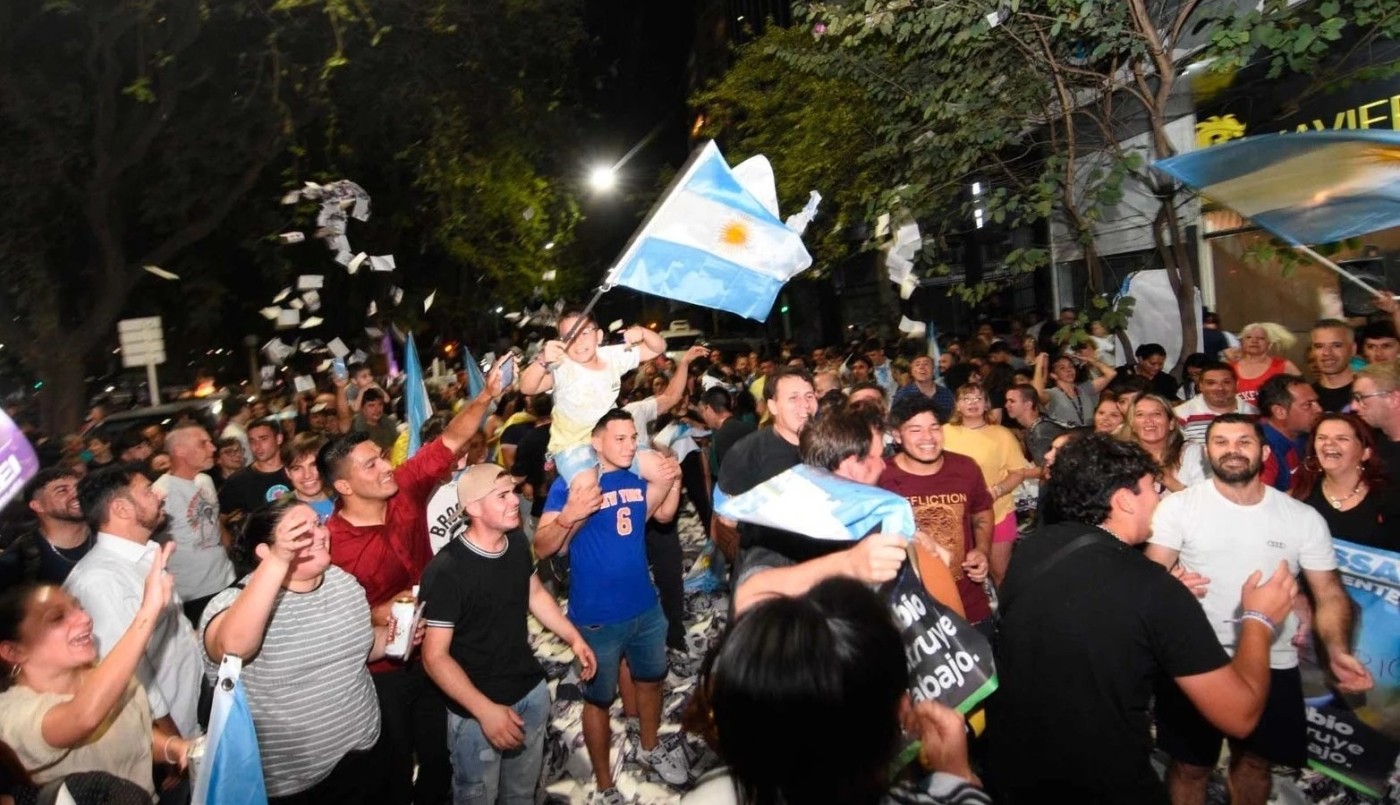 Videos: En Santa Fe hubo festejos por el triunfo electoral de Milei | Elecciones 2023