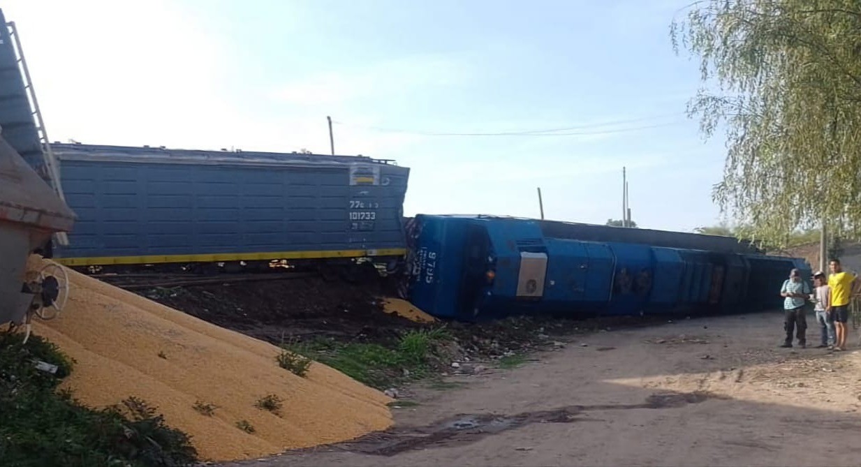 Descarriló un tren en Santa Rosa de Lima y vecinos robaron parte de la carga | Información General
