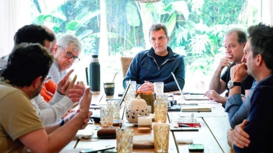 Transición: Massa encabeza una reunión con su equipo económico en San Fernando | Noticias