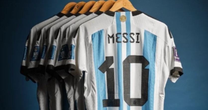 Lionel Messi subastará seis camisetas de la Selección argentina que usó durante el Mundial de Qatar | Deportes