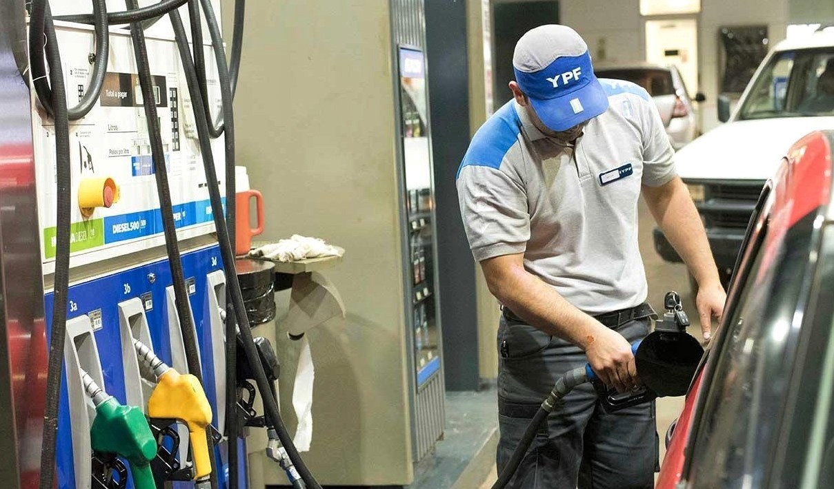 Aumentaron los combustibles de YPF: el litro de súper se fue a $378 | Información General