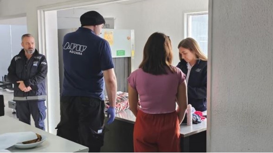 Rescataron a cuatro jóvenes en un paso fronterizo de Santa Cruz que eran llevadas desde Paraguay hacia Chile | Nacionales