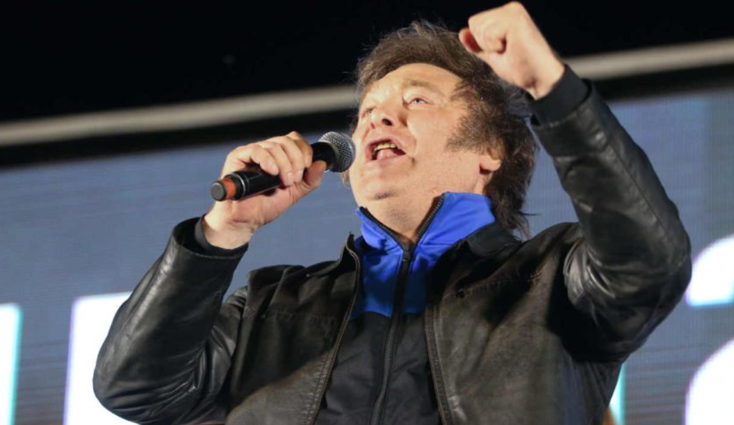 Secreto develado: por qué Milei usa siempre buzo deportivo debajo de una campera de cuero | Nacionales