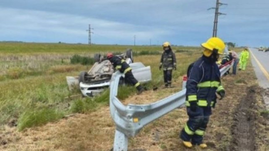 Accidente fatal en Ruta 11: una mujer embarazada murió tras volcar el auto | Nacionales