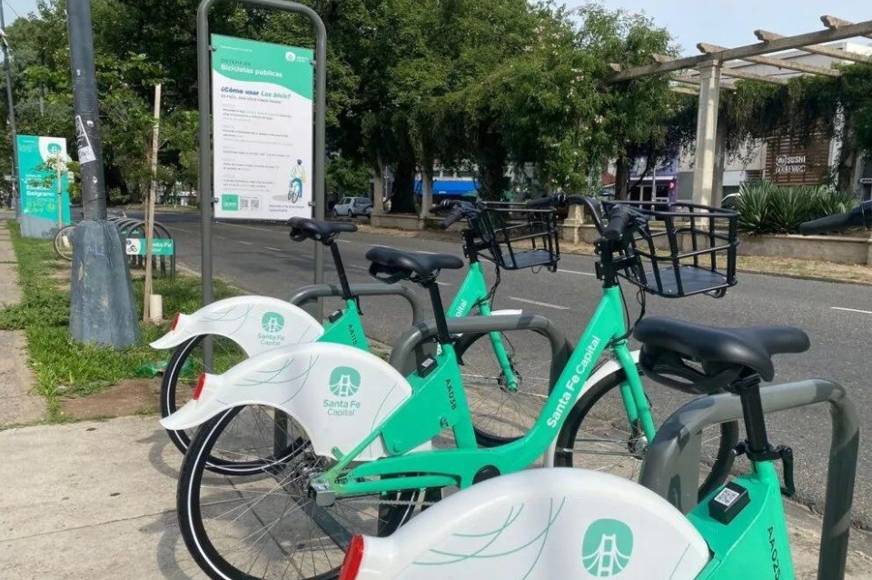Insólito: intentaron robarse unas bicicletas municipales que estaban en la costanera | Noticias